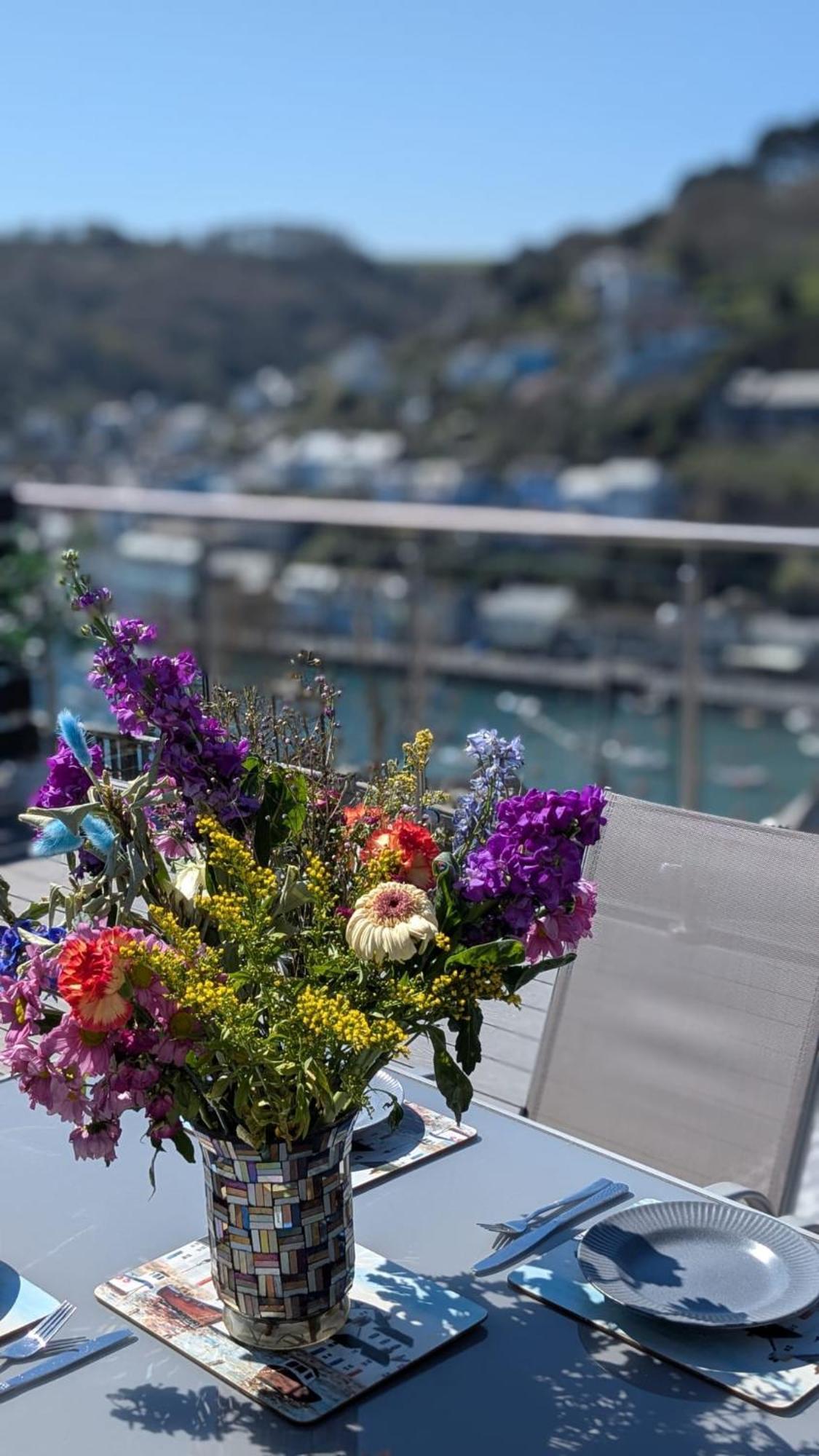 The Hillocks, Looe - Two Bedroom House With Fabulous Views Of Looe Town And Harbour المظهر الخارجي الصورة